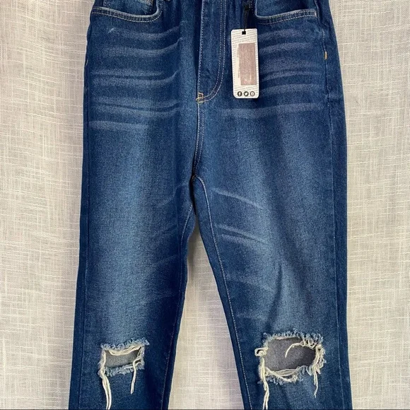 NWT Boohoo High Waist Distressed Mom Jeans - Picture 3 of 9